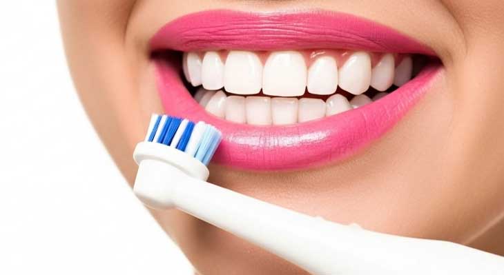 نحوه صحیح مسواک زدن بعد از ایمپلنت